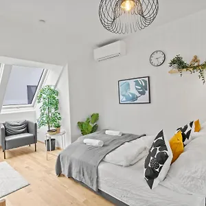 1 Min To Public Transport - 3 Min To Supermarket And Pharmacy - On-site Parking For 19,90 Eur Wiedeń