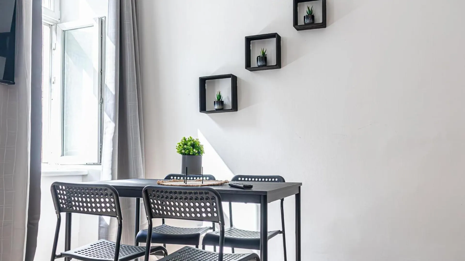 Apartment Past Meets Present - 1Br Apt Near Westbahnhof Vienna