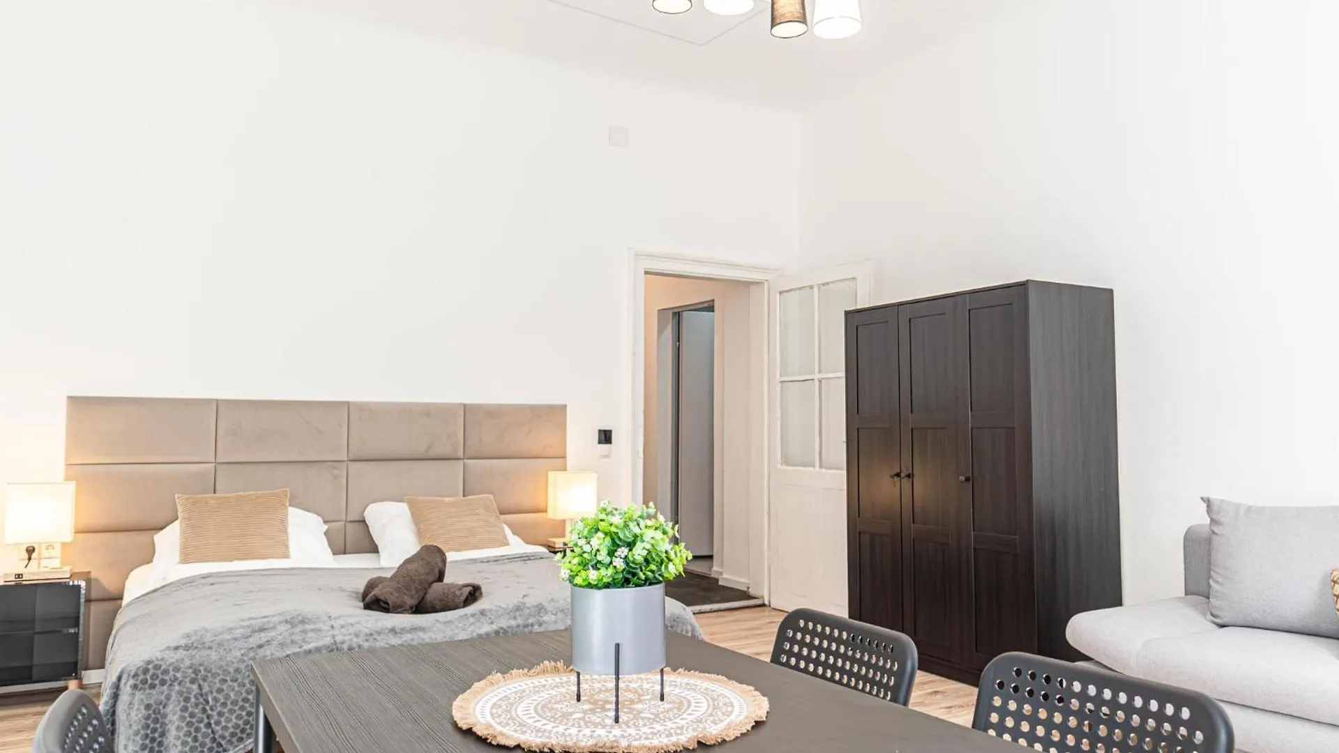 Past Meets Present - 1Br Apt Near Westbahnhof Vienna 0*,  Austria