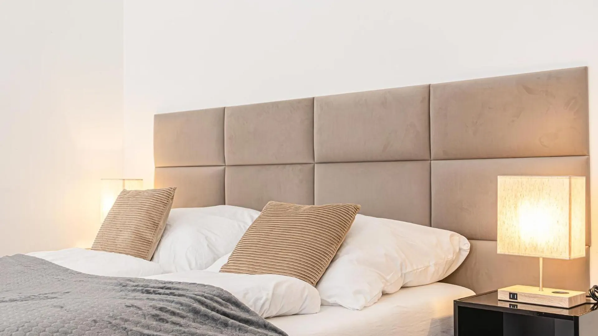 Past Meets Present - 1Br Apt Near Westbahnhof Vienna 0*,  Austria