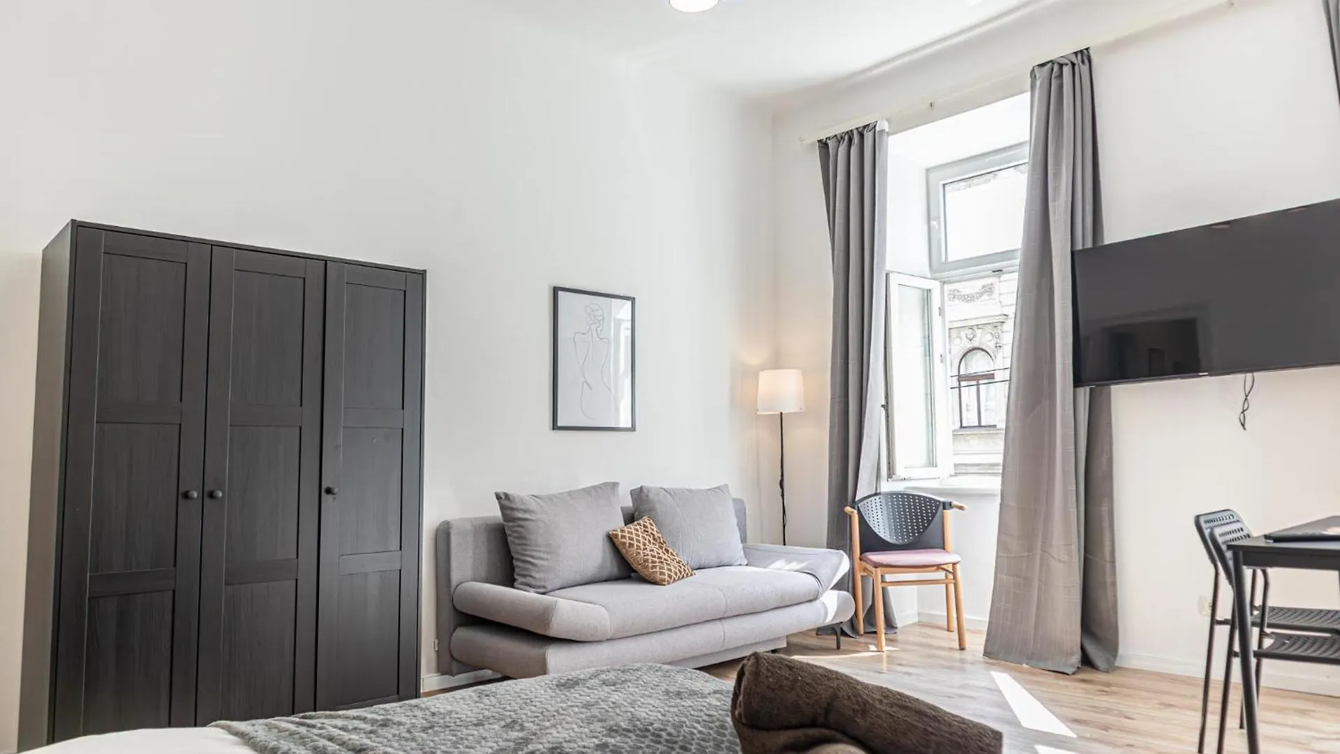 Apartment Past Meets Present - 1Br Apt Near Westbahnhof Vienna Austria