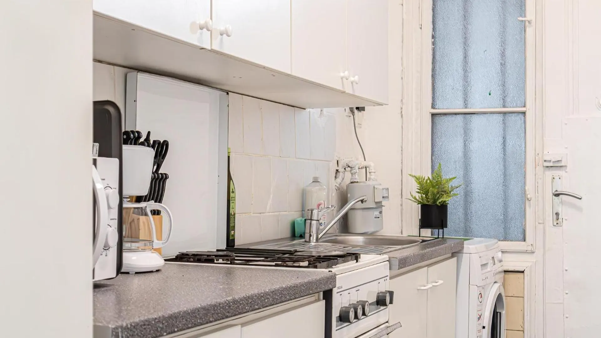 Apartment Past Meets Present - 1Br Apt Near Westbahnhof Vienna