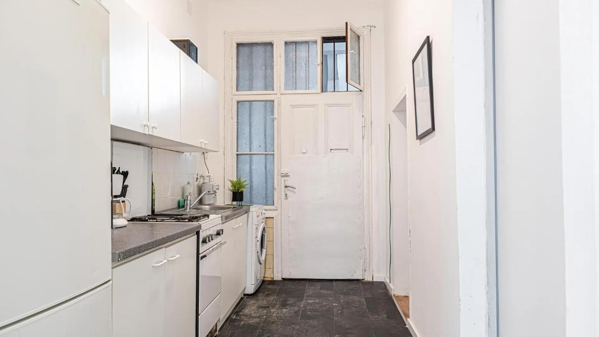 Past Meets Present - 1Br Apt Near Westbahnhof Vienna 0*,